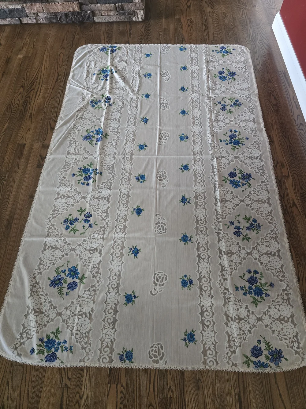 Vintage Handmade 1940's Floral Lace Tablecloth - 8'2